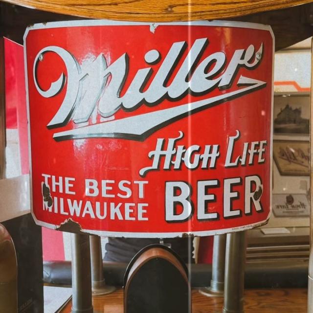 Take a step back in time with us! The High Life Cruiser is open once more outside the Visitor Center. Before or after your tour, stop in to see some Miller Brewery history! 

#millerbrewerytour #molsoncoors #millerhighlife #milwaukee